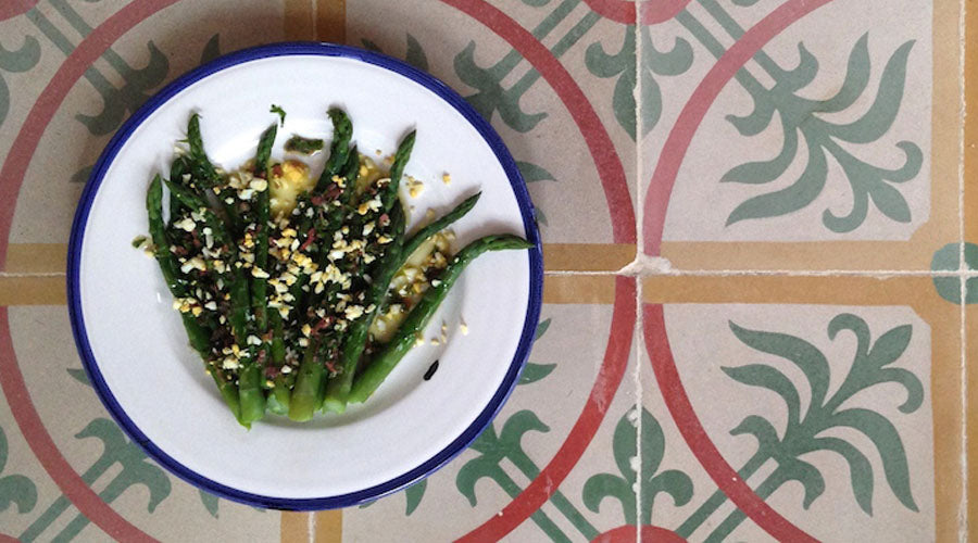 Espárragos con Salsa Rústica